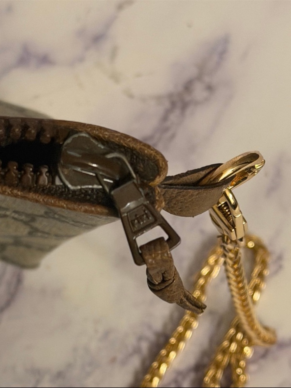 Gucci Beige GG Supreme Canvas Crossbody with Gold Chain - Picture 5 of 8